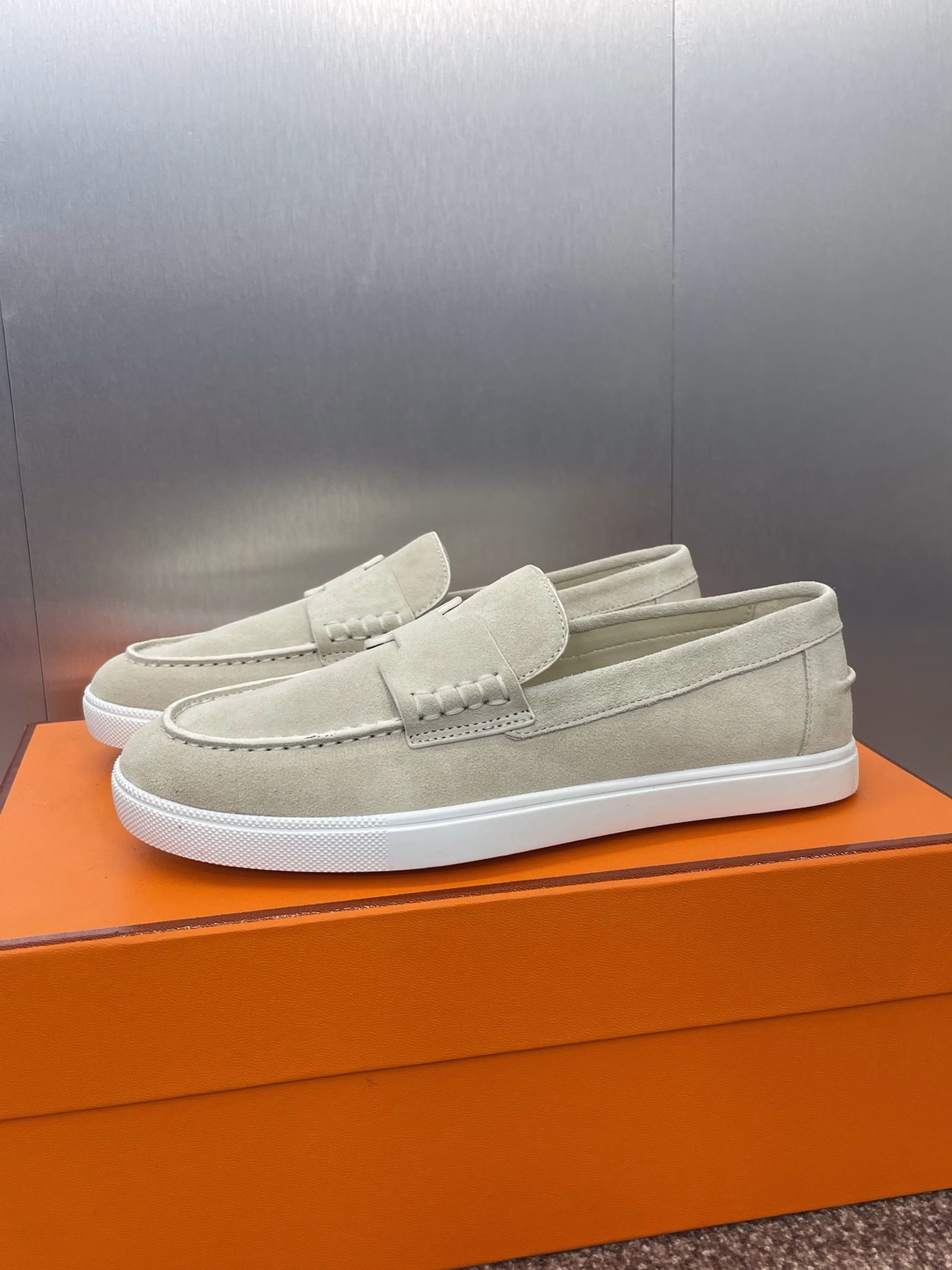 Hermes 2025 Spring and Summer Couple New Lvy Colorblock Skateboard Shoes H-style Flat Round Head Fashion Casual LoafersMaterial: Imported calfskin/imported sheepskin + water-dyed sheepskin lining + original molded TPU outsole