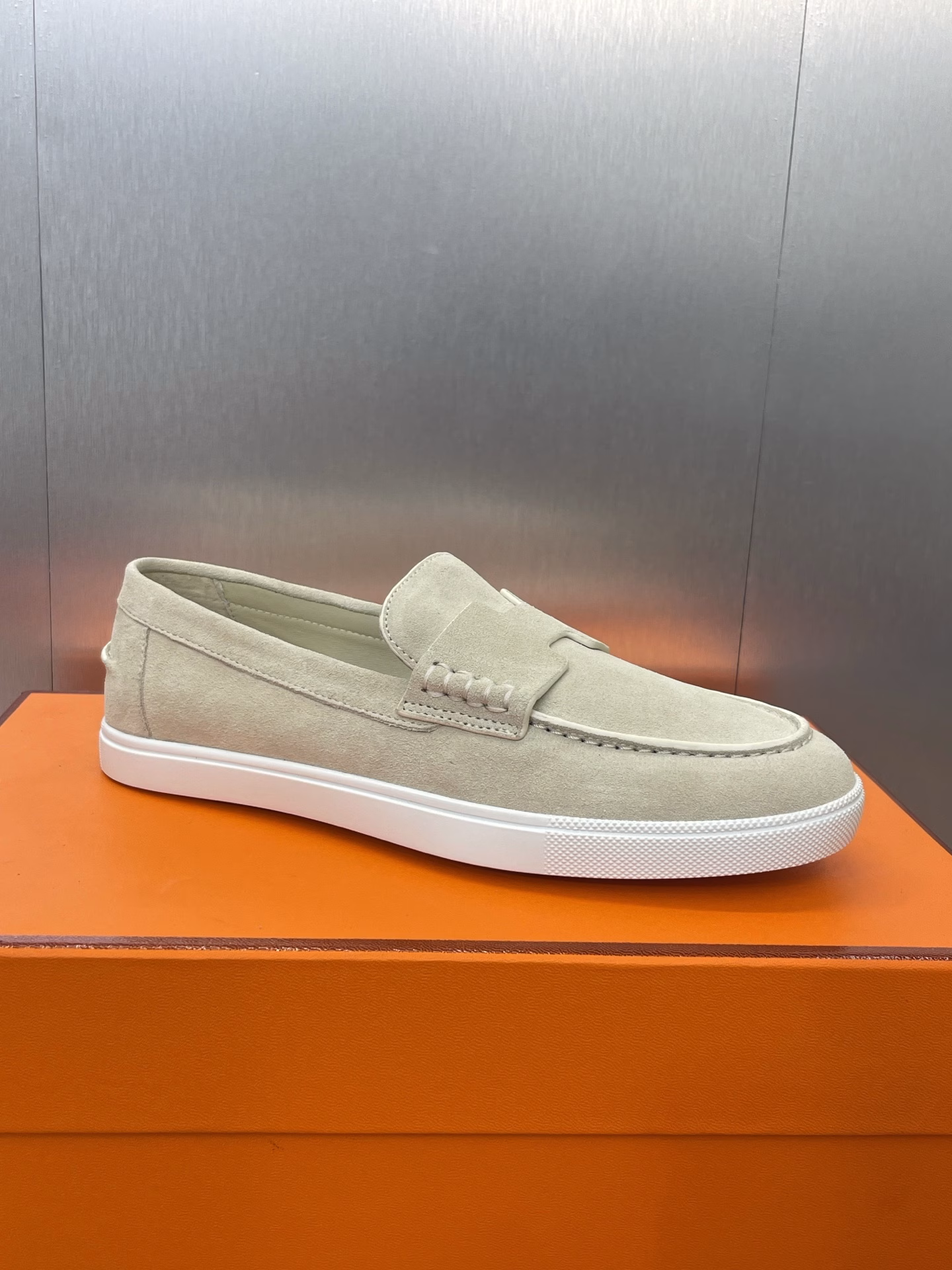 Hermes 2025 Spring and Summer Couple New Lvy Colorblock Skateboard Shoes H-style Flat Round Head Fashion Casual LoafersMaterial: Imported calfskin/imported sheepskin + water-dyed sheepskin lining + original molded TPU outsole