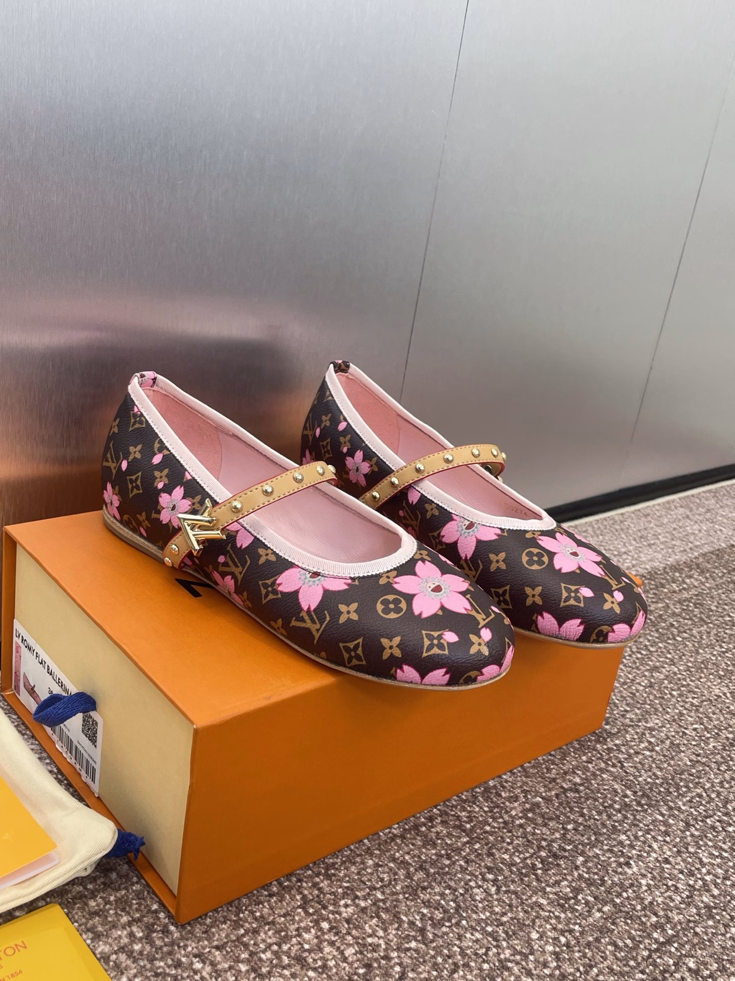 Louis Vuitton 2025 Spring and Summer New Flat Ballet Doll Women's Shoes LV romy series letter logo hardware buckle round head color matching women's single shoes