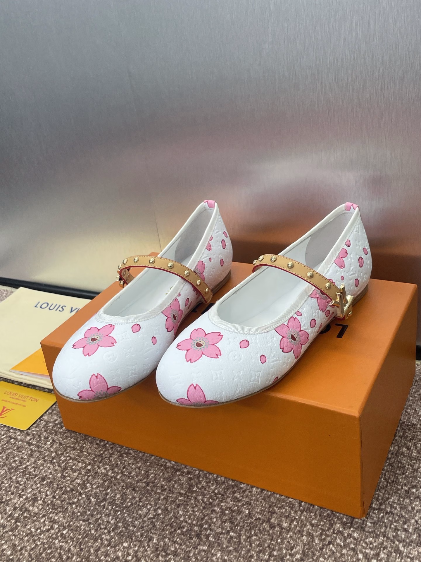 Louis Vuitton 2025 Spring and Summer New Flat Ballet Doll Women's Shoes LV romy series letter logo hardware buckle round head color matching women's single shoes