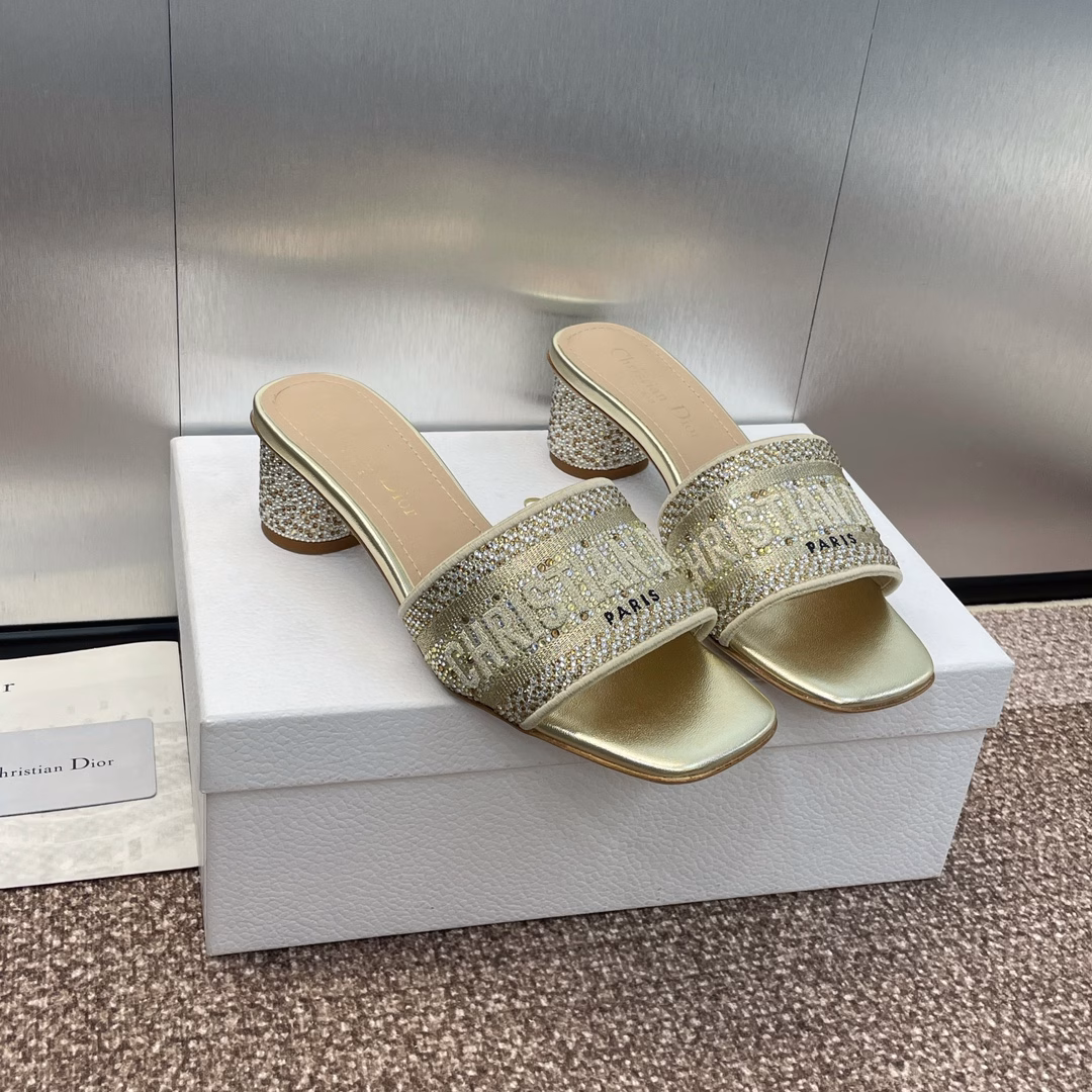 Dior 2024 DWAY spring and summer new flip flops color matching hot diamond women's shoes CD letter logo three-dimensional embroidered flat sandals round toe thick heel jelly color rhinestone cylindrical heel slippers top version on the market