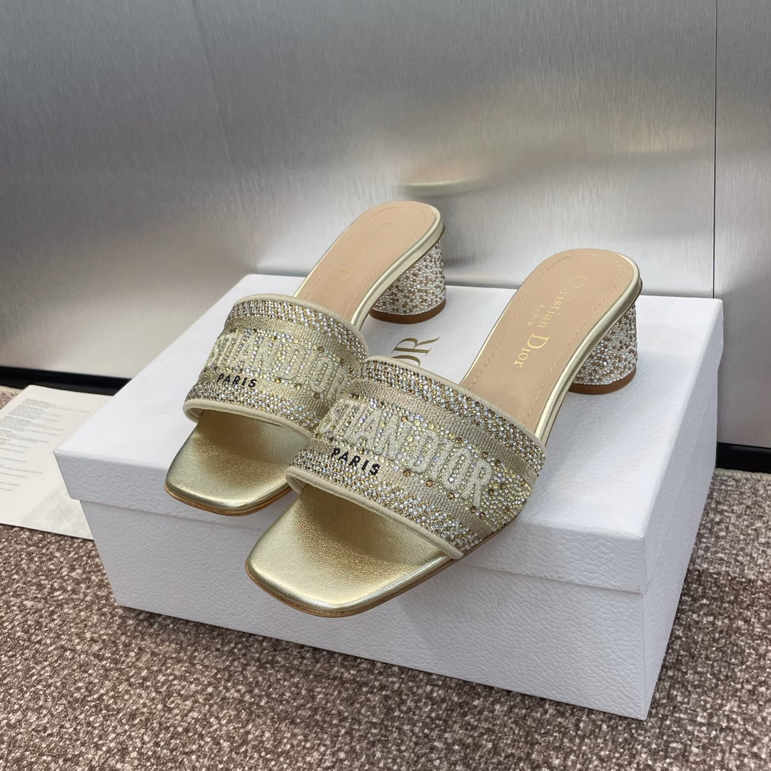 Dior 2024 DWAY spring and summer new flip flops color matching hot diamond women's shoes CD letter logo three-dimensional embroidered flat sandals round toe thick heel jelly color rhinestone cylindrical heel slippers top version on the market