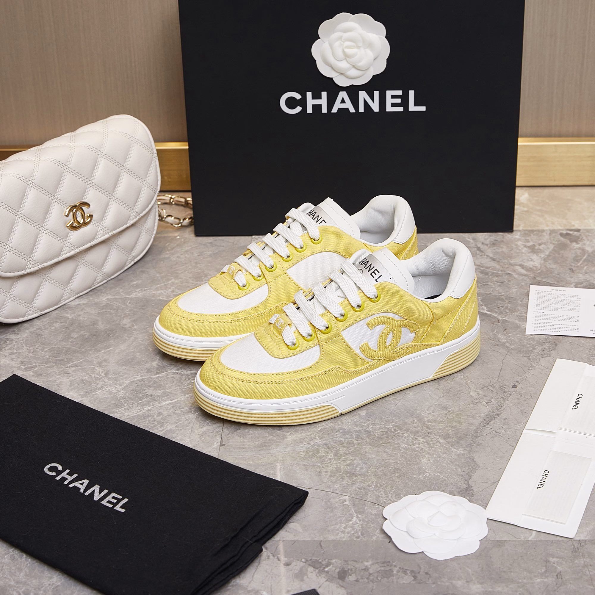 Chanel - 2024 top-level casual sneakersThis classic design; the upper is embroidered with various techniques; the outsole is fashionable and sporty; it is extraordinary with a variety of color matching elements…The diversified mix and match is very beautiful and versatile, and can be used for leisure, fashion, sports, and outdoor activities