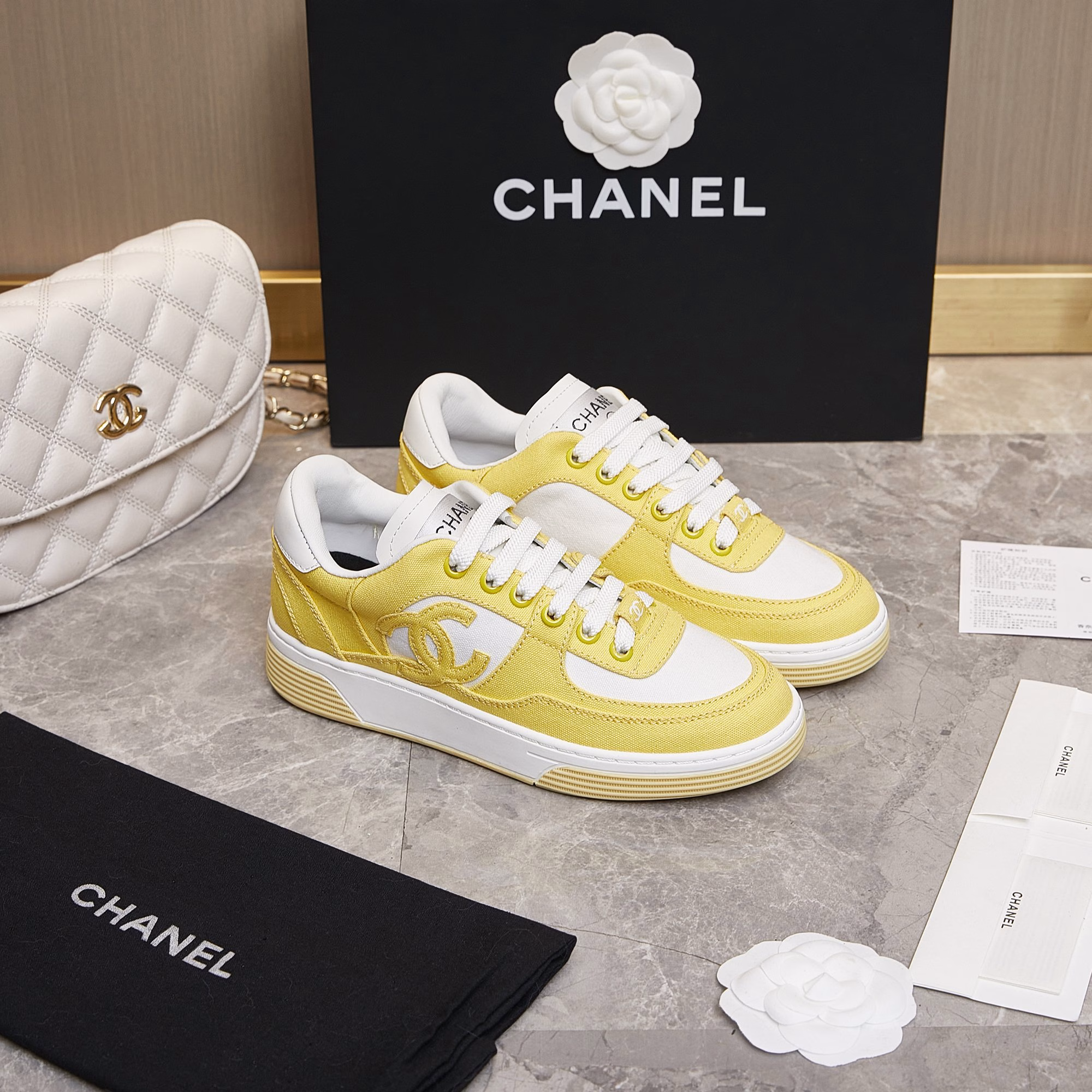 Chanel - 2024 top-level casual sneakersThis classic design; the upper is embroidered with various techniques; the outsole is fashionable and sporty; it is extraordinary with a variety of color matching elements…The diversified mix and match is very beautiful and versatile, and can be used for leisure, fashion, sports, and outdoor activities