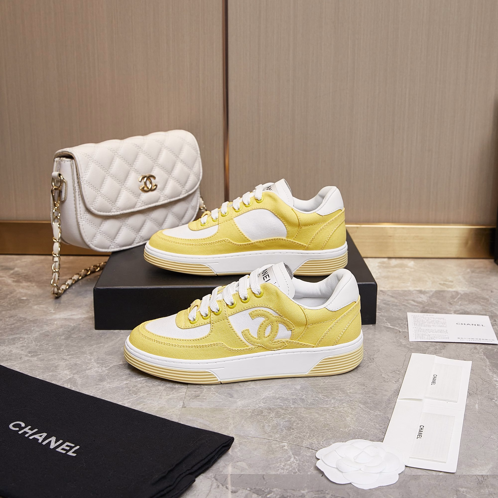 Chanel - 2024 top-level casual sneakersThis classic design; the upper is embroidered with various techniques; the outsole is fashionable and sporty; it is extraordinary with a variety of color matching elements…The diversified mix and match is very beautiful and versatile, and can be used for leisure, fashion, sports, and outdoor activities