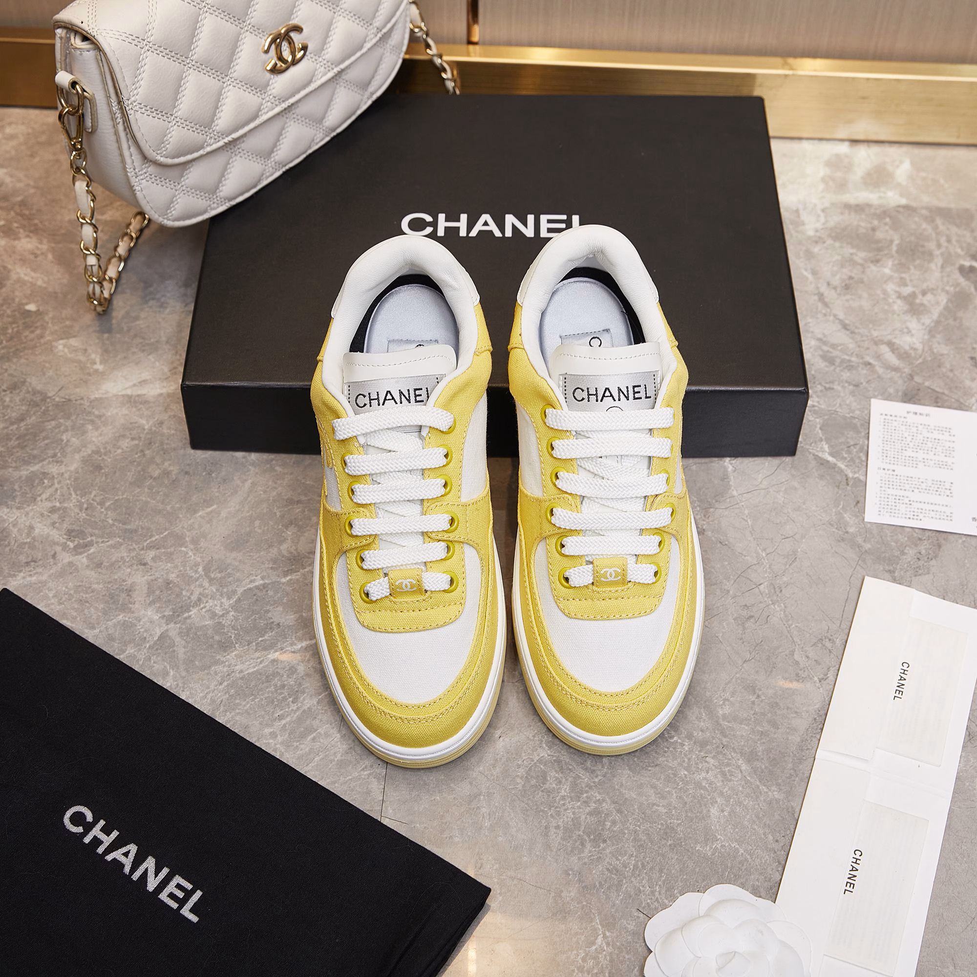 Chanel - 2024 top-level casual sneakersThis classic design; the upper is embroidered with various techniques; the outsole is fashionable and sporty; it is extraordinary with a variety of color matching elements…The diversified mix and match is very beautiful and versatile, and can be used for leisure, fashion, sports, and outdoor activities