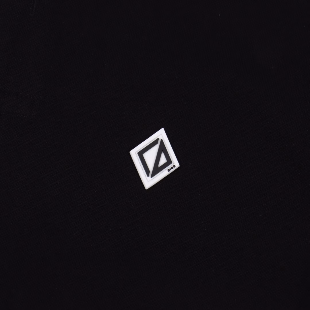 Dior 25ss Silicone Diamond Logo Polo Short SleeveOriginal version consistent Customized special gradient check thread Double-sided pique fabric Three complete labels Customized buttons Soft and comfortable fabric Restore the original one-to-one Same style for men and womenSize: S-XL