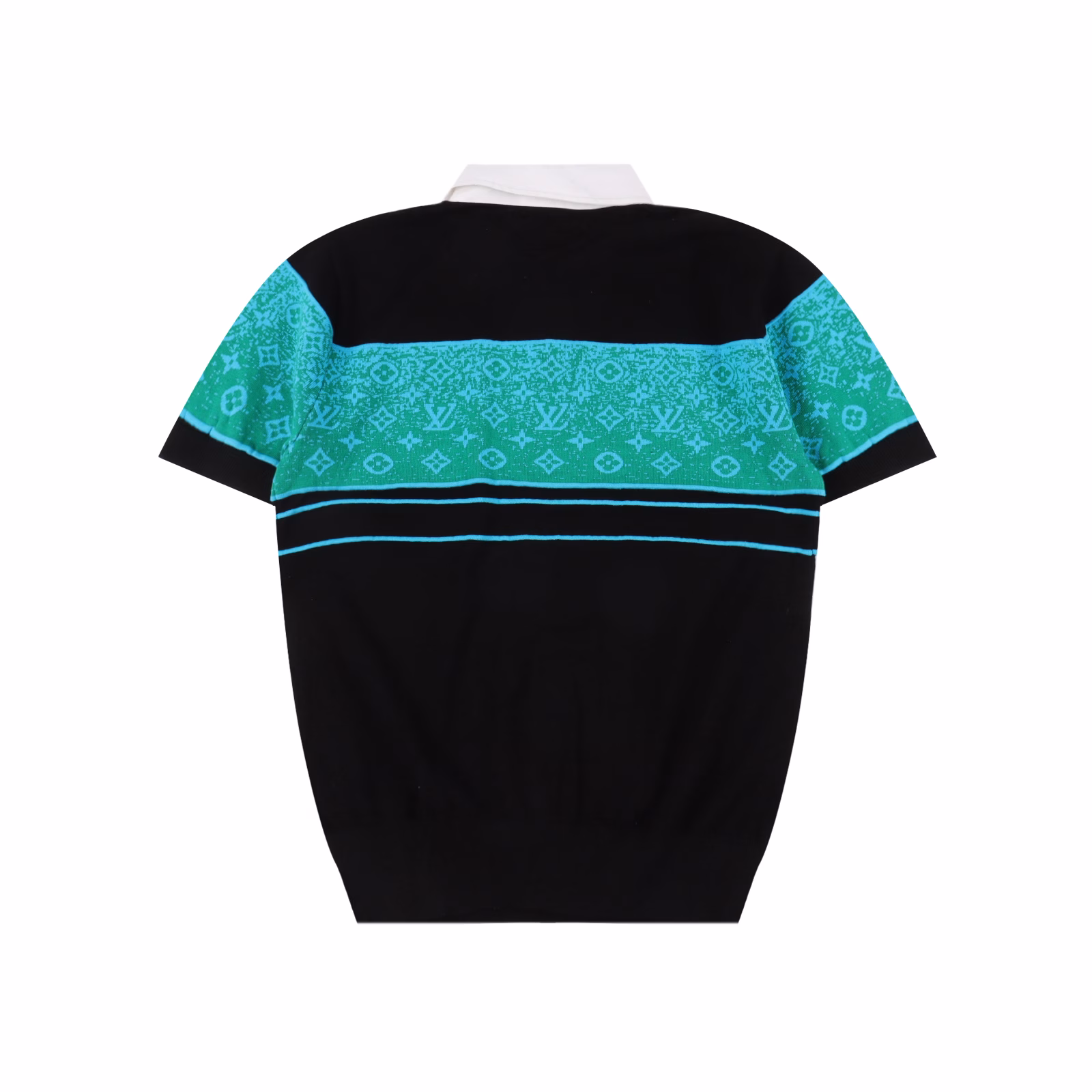 Louis Vuitton LV 2025ss snake series green patchwork knitted polo short sleevesOriginal purchase; fine needle cotton knitting, standard version, Marque L.Uuitton deposee embroidery on the left chest, top button embellished with LU logo, poplin shirt collar, trimmed shoulder sleevesImported fine yarn wool fabricThe fabric is made using 12s fine needle siro spinning technology, and fine yarn is used as the material; the imported material is woven by a German imported jacquard loom. This technology makes the yarn more uniform and smooth, thereby increasing the comfort and durability of the fabric. Due to the use of high-quality yarn and advanced spinning technology, the texture of this sweater is very delicate, soft and comfortable.Marque L Uuitton deposee embroidery on the chestThe chest is decorated with a simple letter pattern, and the letter size spacing effect is consistent. The embroidery thread of linen material is combined with encryption processing, and the embroidery body has a subtle matte visual texture; the embroidery effect is three-dimensional and full. The smaller the embroidery, the more exquisite the requirements. The embroidery thread is made of imported materials, which is more flexible and glossy than ordinary embroidery thread; the stitches are clear and smooth, and the three-dimensional texture effect.Polo shirt pattern structurePolo shirts are also often called Polo shirts, and their pattern design has some unique characteristics. The woolen polo shirt retains the classic elements of polo shirts, such as simple lines, fitted tailoring and iconic neckline design.The collar is made of twill woven fabric with a lapel design, which is comfortable and durable, and can also highlight the wearer's neck line. It can show the wearer's wrist line and add a sense of competence and neatness.