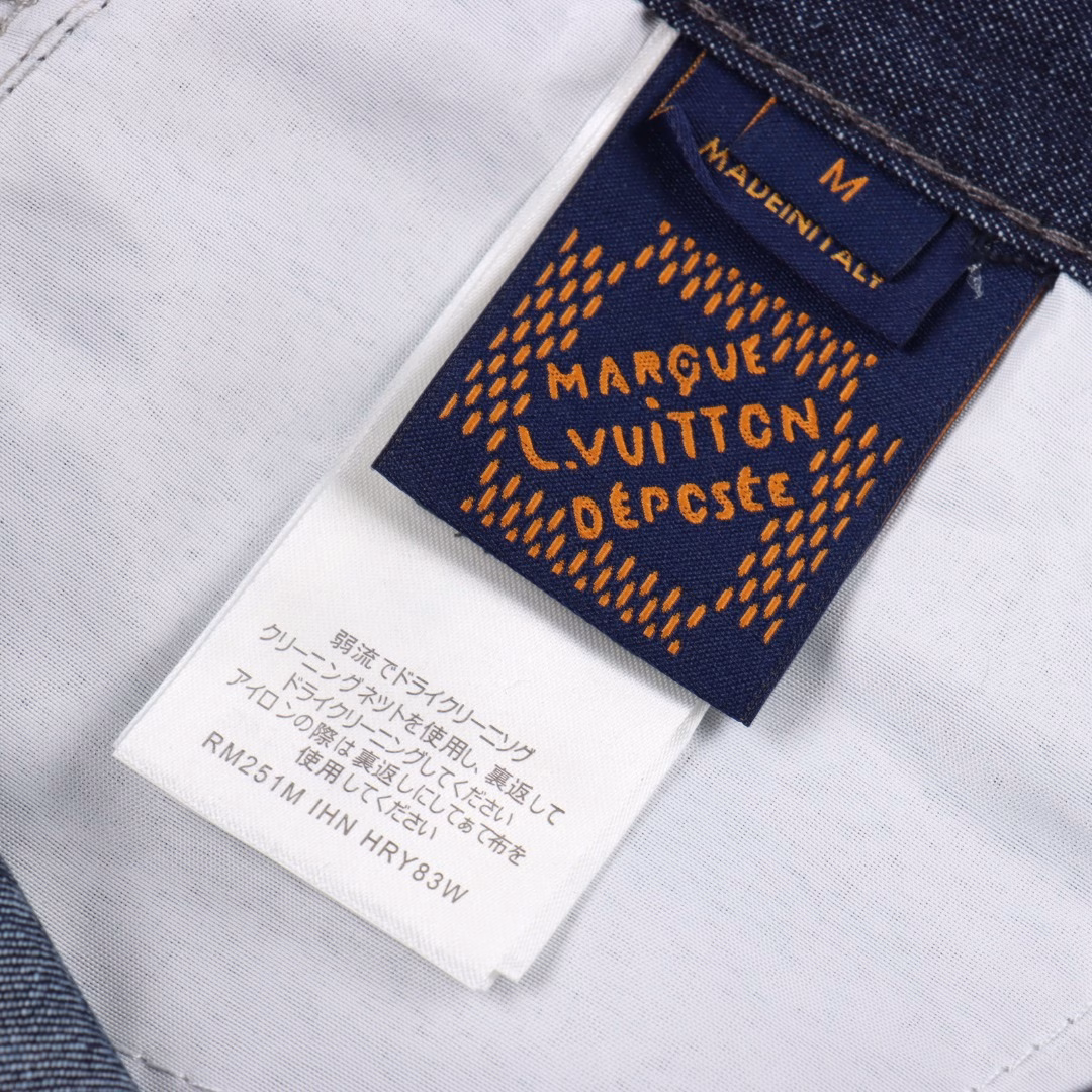 LOUIS VUITTON LV sailing suit shortsMade of 360g thin denim fabric, washed blue. Back pocket design, back sailing embroidery design, lifelike. Slim fit, unisex. Exclusively customized button hardware, highly restored details.