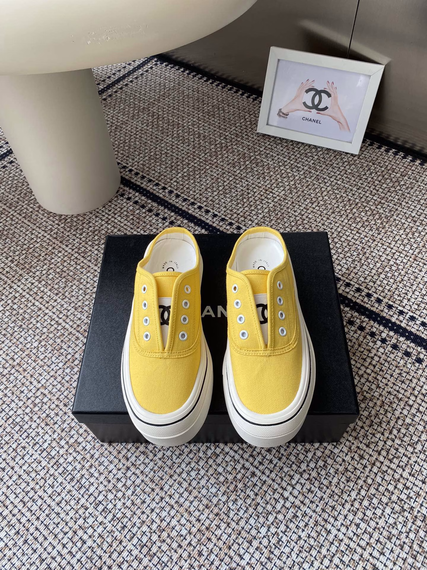 Chanel 25ss hidden vintage canvas shoes ‼ ️Vintage feeling full of vintage canvas shoes suitable for spring and summer. Black and white splicing is very Chanel with socks, it is very retro and college feeling