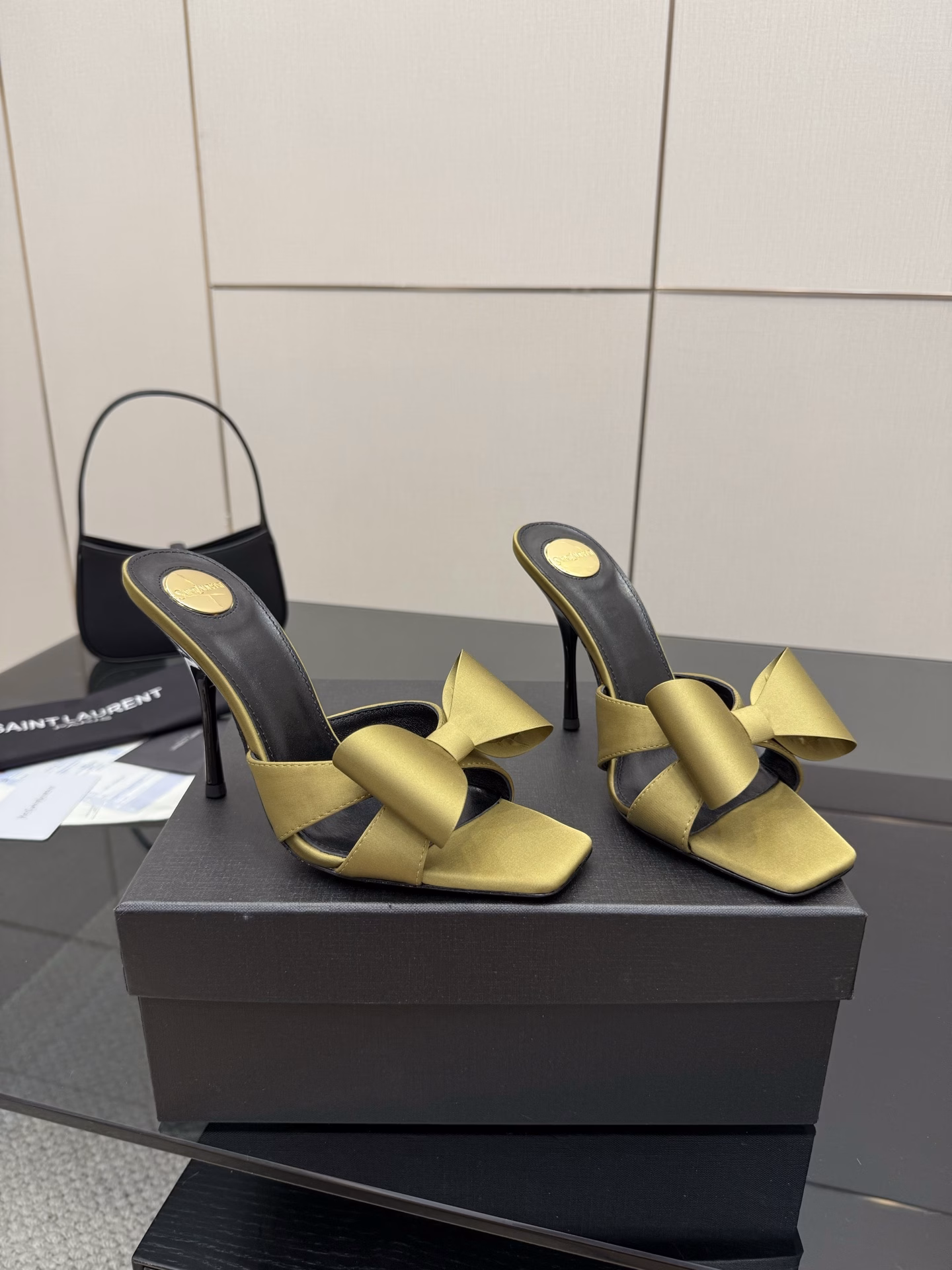 SAIN*LAURENT 2025 new spring and summer series high-heeled sandals! How can you miss a pair of fairy shoes in summer?Paired with various small skirts, it is not picky about foot shape at allIt is really too beautiful, and it makes your feet look whiter! Release infinite ♾ elegant charm and explore more selected high heels