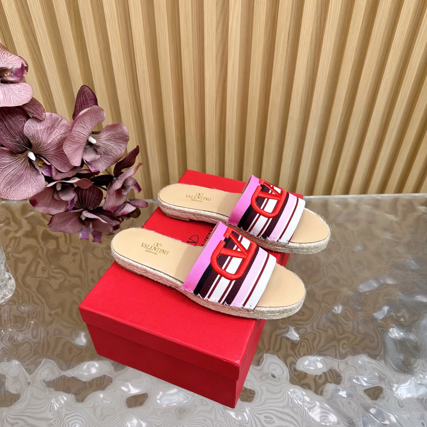 Valentino Garavani (fast delivery) the highest version of fisherman shoes20245 early spring new models in the counter Colorful striped fisherman shoes seriesHot-selling single shoes, very beautiful on the feet, buy the authentic original build.