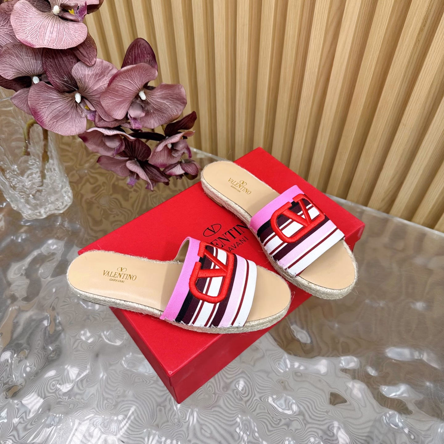 Valentino Garavani (fast delivery) the highest version of fisherman shoes20245 early spring new models in the counter Colorful striped fisherman shoes seriesHot-selling single shoes, very beautiful on the feet, buy the authentic original build.