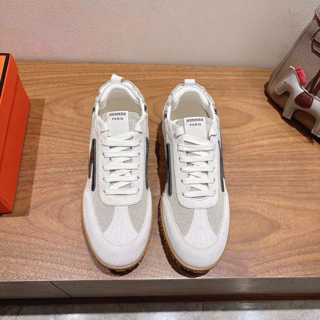 herme…s ss25 new arrival～A hot couple style at the counter, the first choice of shoes for H-shop!It is a classic Hermès styleThere are many colors every seasonIt is definitely one of the most worthwhile productsIf you meet a man or a goddess! Don’t miss it! !It is super light and super comfortableYou won’t feel tired after walking for a long time, and the price is not expensiveThere is also a small ring on the back to help put on shoes