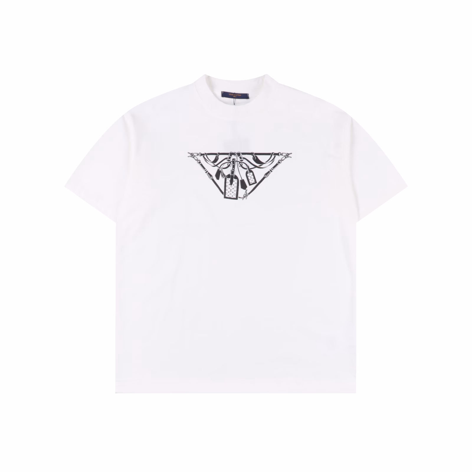 Louis Vuitton LV25ss Chain Logo Work Card Short Sleeve T-shirtThis T-shirt is made of soft cotton knit to create a classic straight fit, and the handwritten logo on the front is integrated with neon visual effects, which cleverly pays tribute to the eye-catching style of the 2025 Spring and Summer show.The double-sided plain fabric is made of cotton on both sides, and the texture of the front and back can be consistent through double-layer weaving. :The double-layer structure can increase the thickness and crispness of the fabric. Pure cotton is naturally breathable and moisture-absorbent, suitable for sensitive skin.