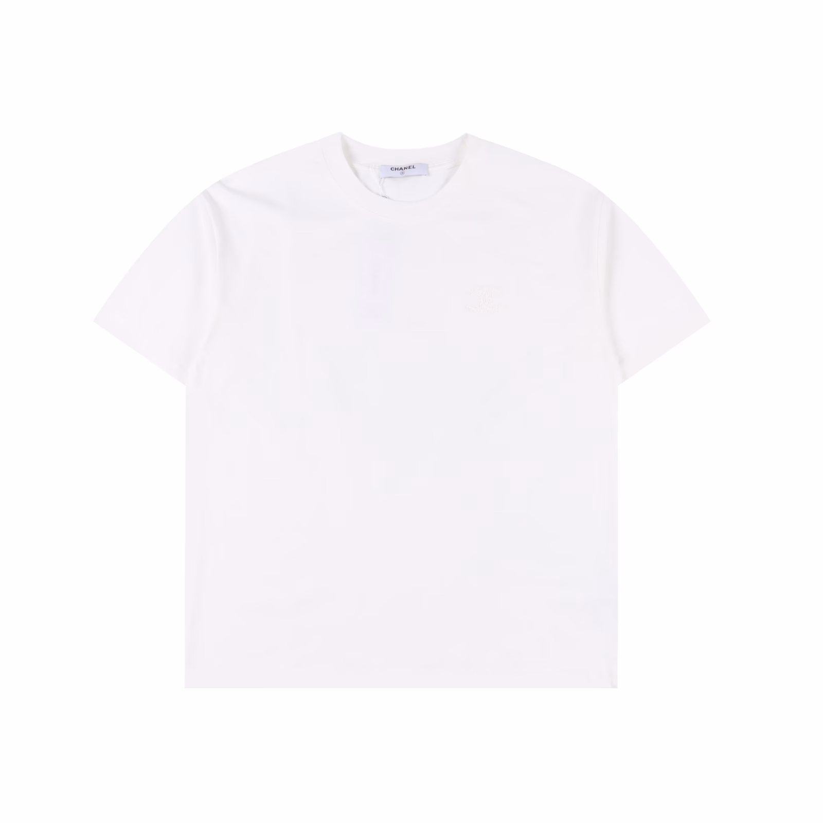 Chanel 25ss dark woven logo double C three-dimensional embroidered short-sleeved T-shirtSimple but not simple couple style, high-end fragrance. It is obviously a simple design, but it looks high-end at first glance!Customer-supplied high-weight imported knitted cotton fabric has a very solid feel and texture,Soft and smooth, delicate skin feel, very dry and breathable when worn close to the body!The soul of this dress is the weaving embroidery craftsmanshipThe small Chanel double C pattern embroidery on the chest and the double C letter logo embroidery on the backThe three-dimensional and full logo is very exquisite. Imported pearl surface material,It can be seen that it is carefully designed. The style is very simple and capable, full of temperament.Out of print items, purchasing version, feel free to compare! Same style for men and women