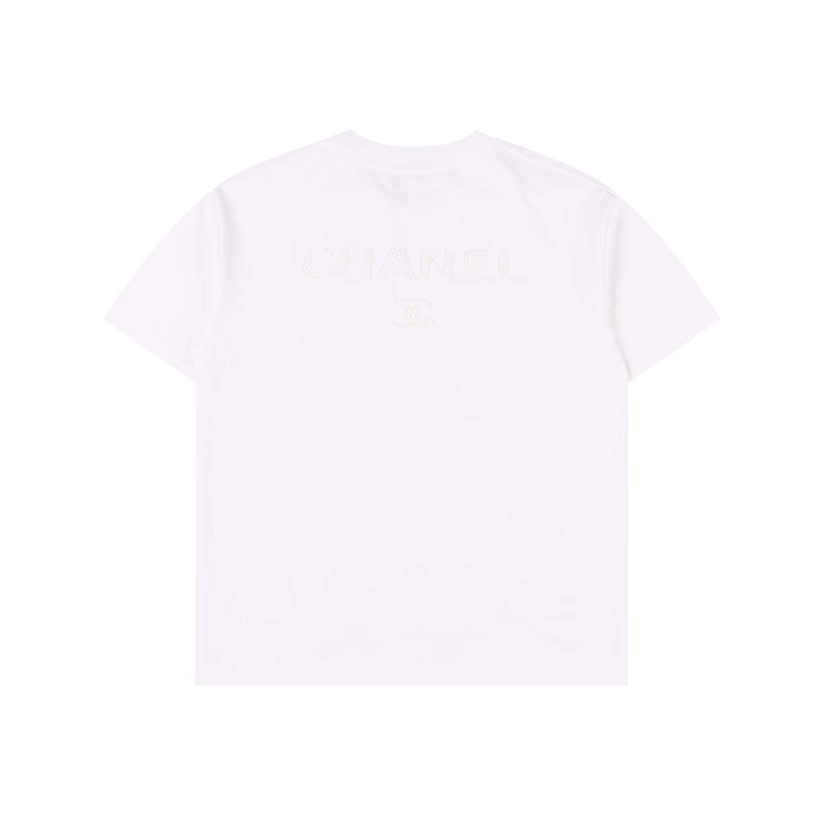 Chanel 25ss dark woven logo double C three-dimensional embroidered short-sleeved T-shirtSimple but not simple couple style, high-end fragrance. It is obviously a simple design, but it looks high-end at first glance!Customer-supplied high-weight imported knitted cotton fabric has a very solid feel and texture,Soft and smooth, delicate skin feel, very dry and breathable when worn close to the body!The soul of this dress is the weaving embroidery craftsmanshipThe small Chanel double C pattern embroidery on the chest and the double C letter logo embroidery on the backThe three-dimensional and full logo is very exquisite. Imported pearl surface material,It can be seen that it is carefully designed. The style is very simple and capable, full of temperament.Out of print items, purchasing version, feel free to compare! Same style for men and women