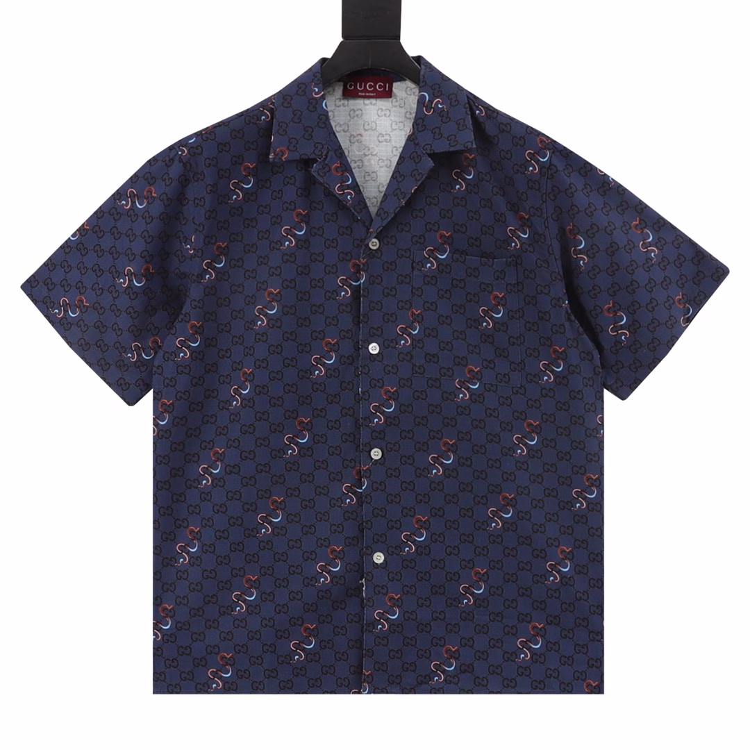 Gucci Snake Year Limited Edition Snake Print Shirt Short SleevesThe snake pattern is ingeniously presented with printed or embroidered details, complementing the brand logo and adding color to many men's ready-to-wear items in the 2025 early spring series. On this cotton plaid shirt, the image is paired with the GG pattern as part of the all-over print.