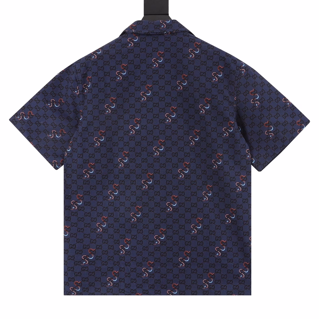 Gucci Snake Year Limited Edition Snake Print Shirt Short SleevesThe snake pattern is ingeniously presented with printed or embroidered details, complementing the brand logo and adding color to many men's ready-to-wear items in the 2025 early spring series. On this cotton plaid shirt, the image is paired with the GG pattern as part of the all-over print.