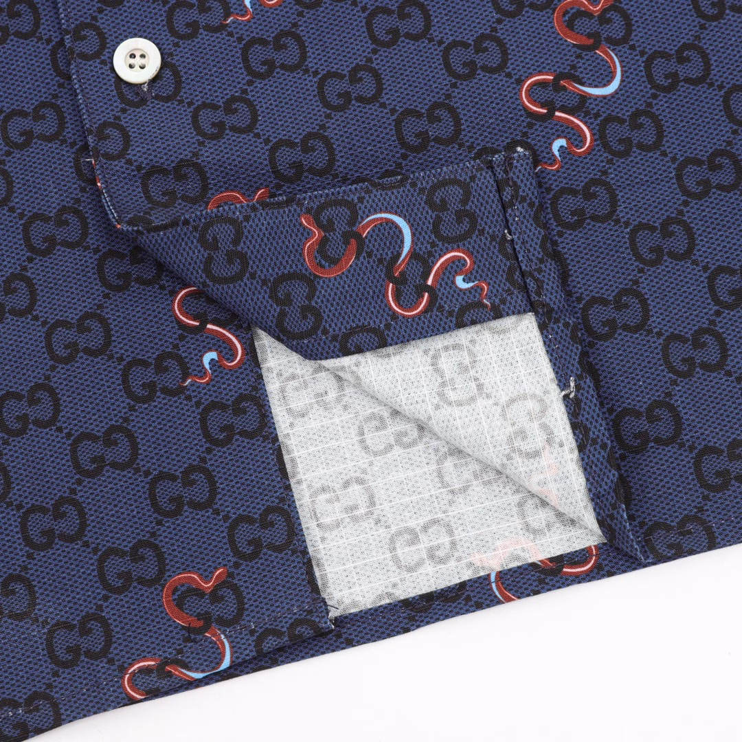 Gucci Snake Year Limited Edition Snake Print Shirt Short SleevesThe snake pattern is ingeniously presented with printed or embroidered details, complementing the brand logo and adding color to many men's ready-to-wear items in the 2025 early spring series. On this cotton plaid shirt, the image is paired with the GG pattern as part of the all-over print.