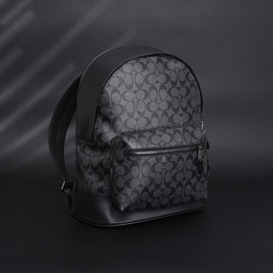 Coach Classic Logo Canvas WEST Backpack BackpackClassic logo coated canvas and refined cowhide leather, 2 separate main compartments with zipper closures, internal zipper/phone/multi-function pockets, fabric lining, vertical 6cm top handle, external zipper pocket, adjustable shoulder strap! Coach Classic Monogram Backpack Looks great on the body! The bag has a large capacity, and can hold mobile phones and daily necessities without any pressure. The details are handled very well. The color matching: classic monogram, never outdated, and the most important thing is that the appearance is really high. The real thing is very high-end and textured. It can be worn in all seasons. It is very convenient for daily commuting. The material feels very comfortable and easy to care for. It is suitable for all occasions.