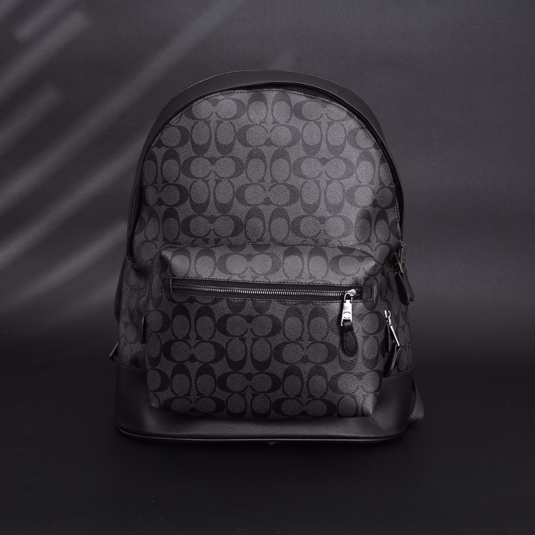 Coach Classic Logo Canvas WEST Backpack BackpackClassic logo coated canvas and refined cowhide leather, 2 separate main compartments with zipper closures, internal zipper/phone/multi-function pockets, fabric lining, vertical 6cm top handle, external zipper pocket, adjustable shoulder strap! Coach Classic Monogram Backpack Looks great on the body! The bag has a large capacity, and can hold mobile phones and daily necessities without any pressure. The details are handled very well. The color matching: classic monogram, never outdated, and the most important thing is that the appearance is really high. The real thing is very high-end and textured. It can be worn in all seasons. It is very convenient for daily commuting. The material feels very comfortable and easy to care for. It is suitable for all occasions.