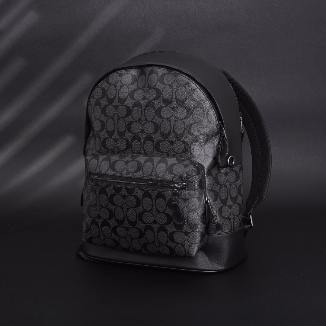 Coach Classic Logo Canvas WEST Backpack BackpackClassic logo coated canvas and refined cowhide leather, 2 separate main compartments with zipper closures, internal zipper/phone/multi-function pockets, fabric lining, vertical 6cm top handle, external zipper pocket, adjustable shoulder strap! Coach Classic Monogram Backpack Looks great on the body! The bag has a large capacity, and can hold mobile phones and daily necessities without any pressure. The details are handled very well. The color matching: classic monogram, never outdated, and the most important thing is that the appearance is really high. The real thing is very high-end and textured. It can be worn in all seasons. It is very convenient for daily commuting. The material feels very comfortable and easy to care for. It is suitable for all occasions.