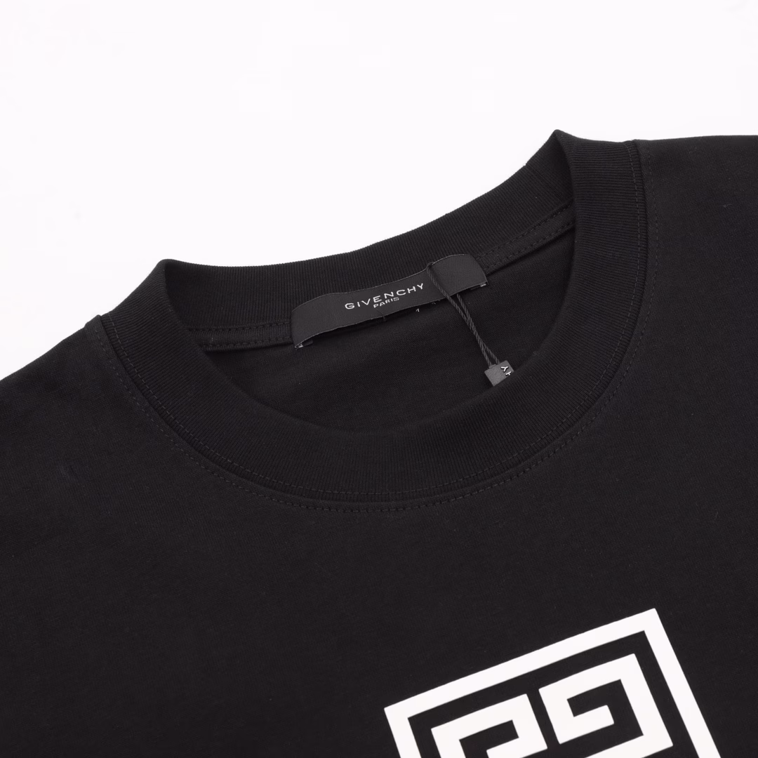 Givenchy 25SS Hollow Four-square Short-sleeved T-shirtThe fabric is made of customized 240g 26-count special smooth double-strand fine cotton plain weave high-density dust-free cotton fabric. The front is high-density thickened, the lines are smooth, OEM quality, and a full set of customized accessories.