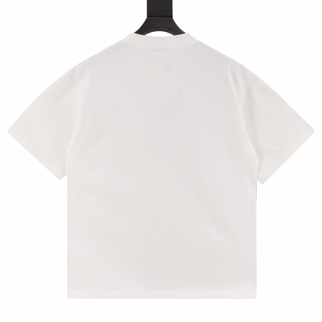 Loewe 25SS Heart Short Sleeve T-shirtThe fabric is made of customized 240g 26-count special smooth double-strand fine cotton plain weave high-density dust-free cotton fabric. The front is high-density thickened, the lines are smooth, OEM quality, and a full set of customized accessories.