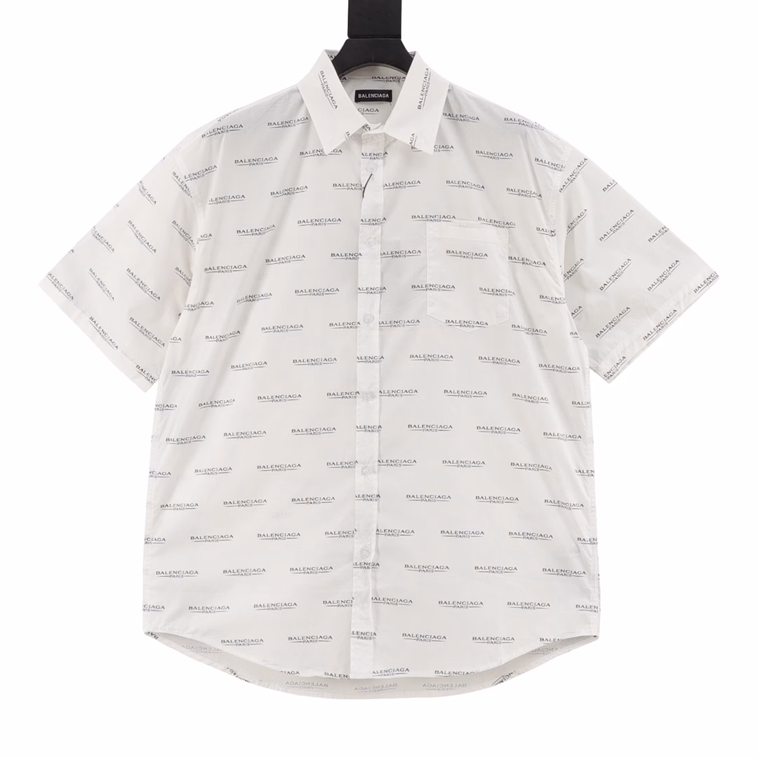 Balenciaga Letter Print Short Sleeve Shirt Short SleeveYB purchased the pattern, using customized plain cotton fabric, the fabric is comfortable and skin-friendly, breathable and sweat-absorbent, decorated with brand letter logo letter print decoration, environmentally friendly color fixation treatment, shrink-proof treatment, collar tip button fixed design, front chest patch pocket, lettering button opening and closing placket, can be matched with various types of clothing to create a fashionable look, customized accessories, three labels are complete, the same style for men and women!