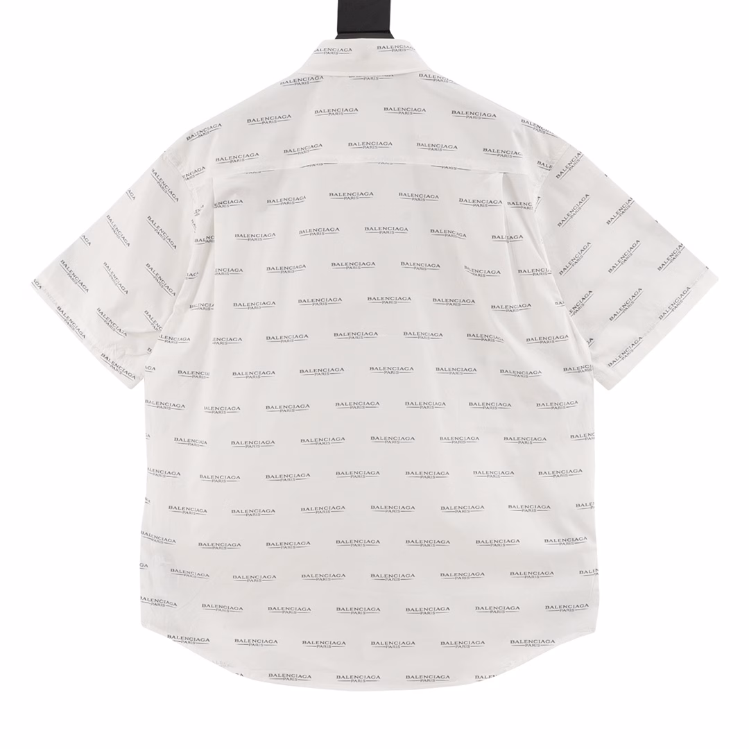 Balenciaga Letter Print Short Sleeve Shirt Short SleeveYB purchased the pattern, using customized plain cotton fabric, the fabric is comfortable and skin-friendly, breathable and sweat-absorbent, decorated with brand letter logo letter print decoration, environmentally friendly color fixation treatment, shrink-proof treatment, collar tip button fixed design, front chest patch pocket, lettering button opening and closing placket, can be matched with various types of clothing to create a fashionable look, customized accessories, three labels are complete, the same style for men and women!