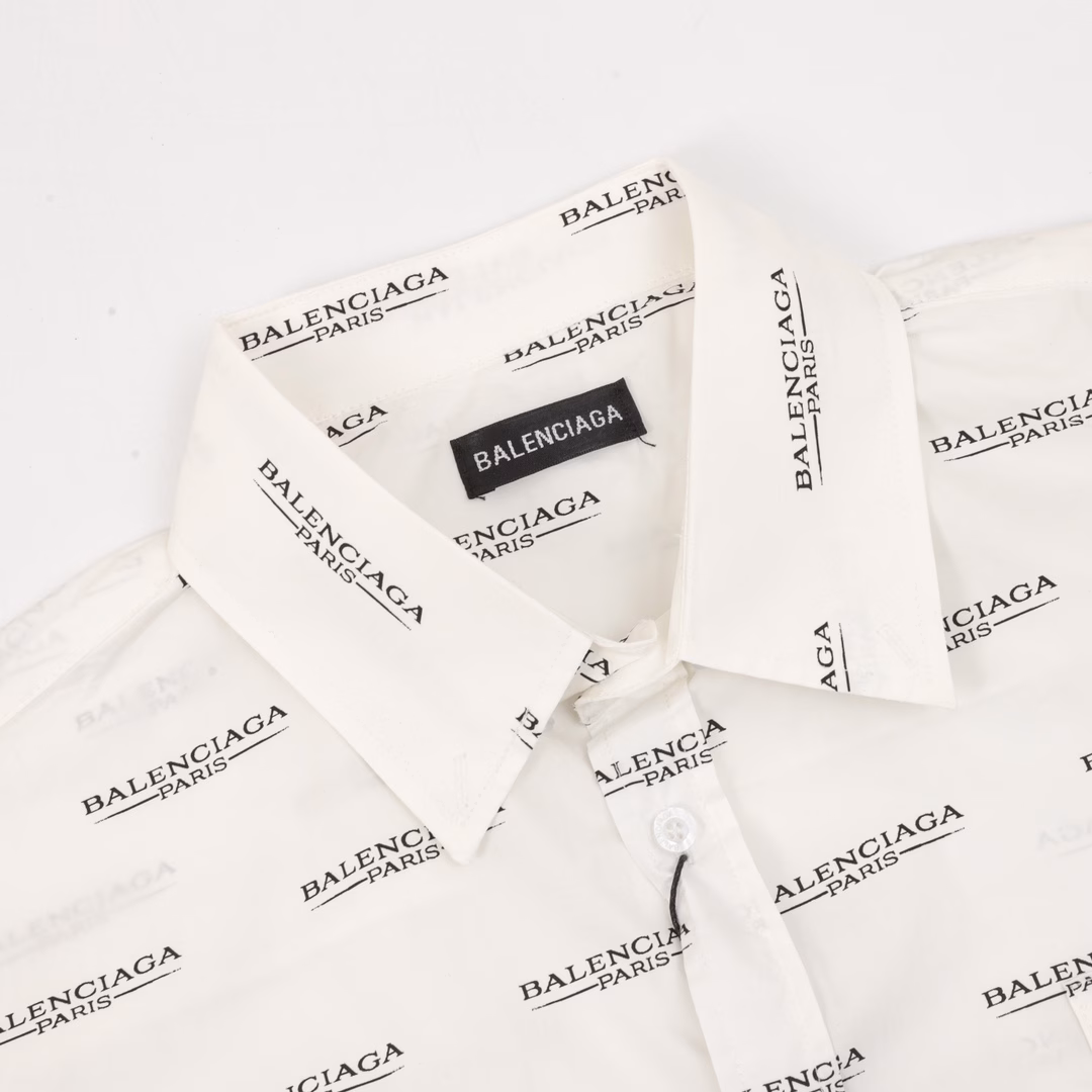 Balenciaga Letter Print Short Sleeve Shirt Short SleeveYB purchased the pattern, using customized plain cotton fabric, the fabric is comfortable and skin-friendly, breathable and sweat-absorbent, decorated with brand letter logo letter print decoration, environmentally friendly color fixation treatment, shrink-proof treatment, collar tip button fixed design, front chest patch pocket, lettering button opening and closing placket, can be matched with various types of clothing to create a fashionable look, customized accessories, three labels are complete, the same style for men and women!