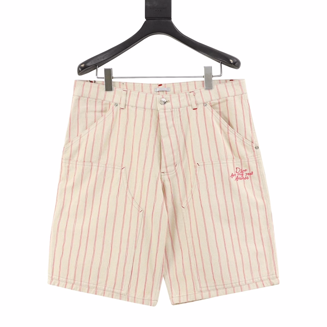 Dior 25ss pocket stripe Dio letter shorts - red lineBased on French elegance, street inspiration is injected into the new 25, with three-dimensional tailoring to reconstruct the classic silhouette, decorated with pink stripe patterns, single-breasted buttons neatly tighten the body shape, high-grade cotton blended fabric, low-key color interprets the relaxed feeling of wearing, the upper body is low-key and high-end, very beautiful boutique, the sewing machine is firm and tight, with hidden button closure, making the design more exquisite. Can be worn with daily clothing