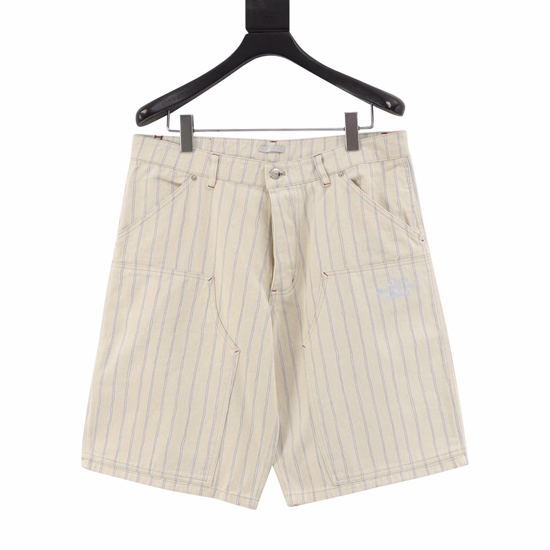 Dior 25ss pocket stripe Dio letter shorts - red lineBased on French elegance, street inspiration is injected into the new 25, with three-dimensional tailoring to reconstruct the classic silhouette, decorated with pink stripe patterns, single-breasted buttons neatly tighten the body shape, high-grade cotton blended fabric, low-key color interprets the relaxed feeling of wearing, the upper body is low-key and high-end, very beautiful boutique, the sewing machine is firm and tight, with hidden button closure, making the design more exquisite. Can be worn with daily clothing