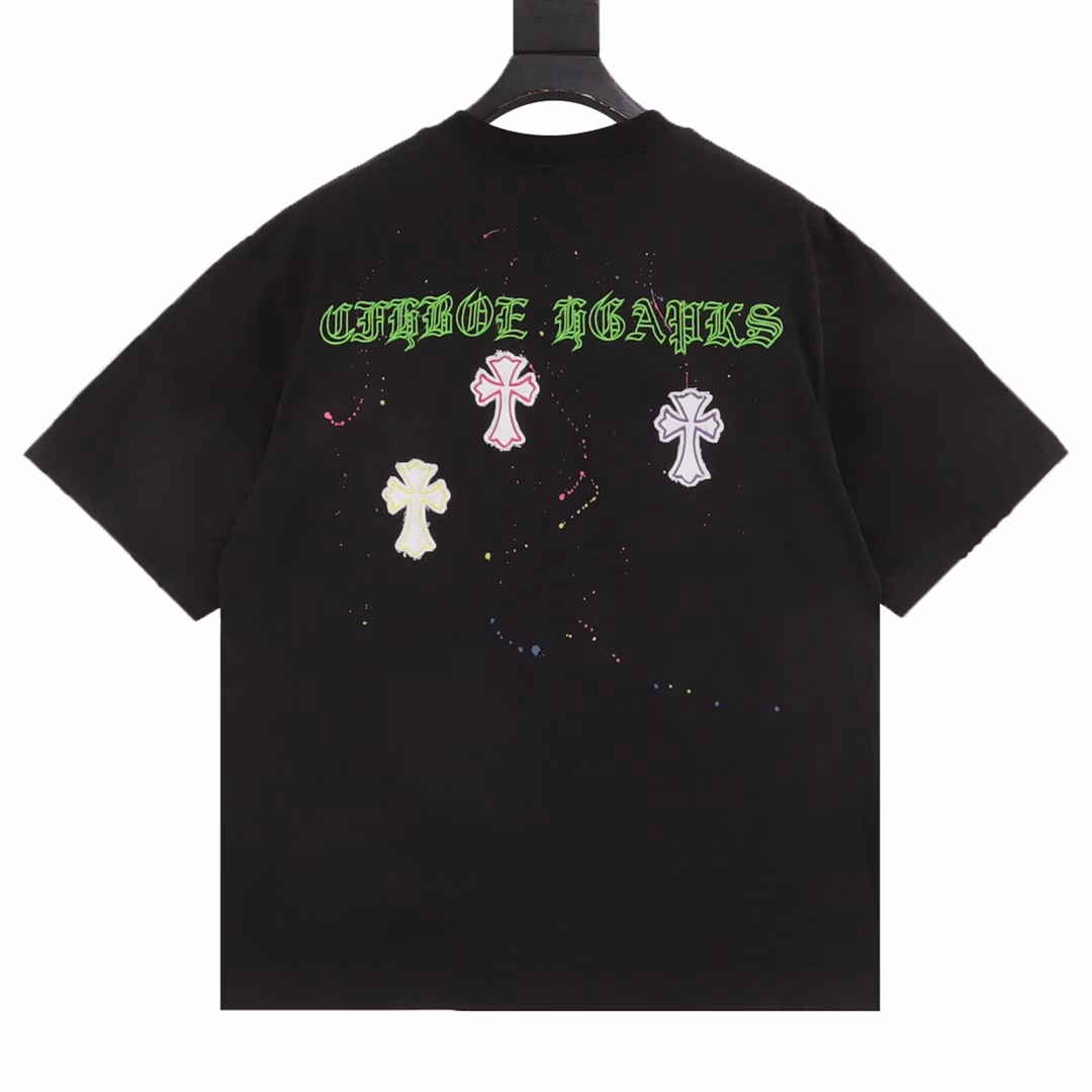 Chrome Hearts 25ss graffiti cross patch embroidery washed short-sleeved T-shirtBrand patch embroidery on the chest with brand logo embellishment, handmade patch on the back with three-dimensional embroidery and graffitiThe whole garment is extremely complex, using customized 300g double yarn fabric, extremely luxurious, original mold opening and identification collar label100% silk washing label, original hangtag, matching hanging rope, armhole matching technique