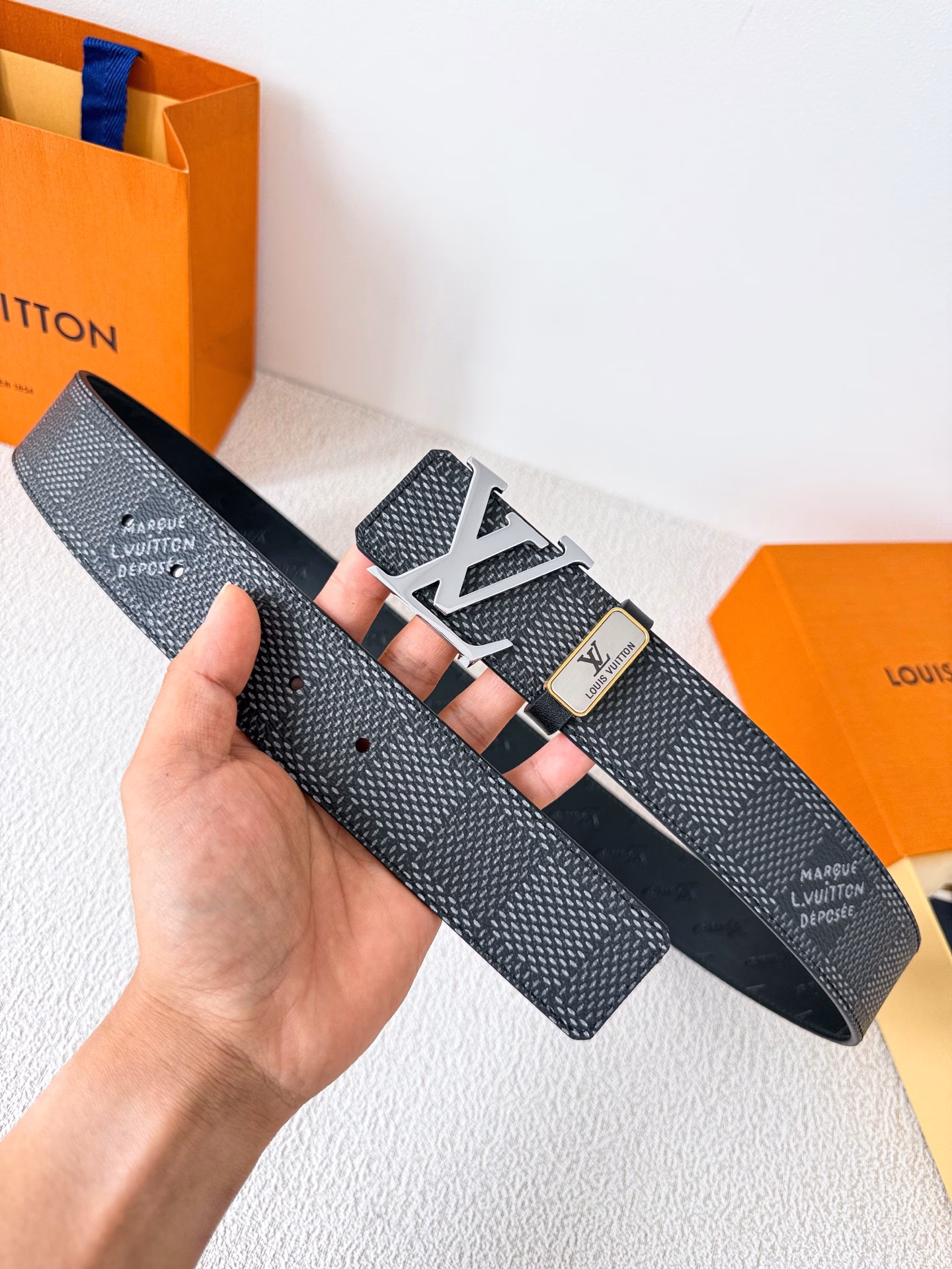 LV..Louis..Vuitton✈️Belt•Leather belt•OriginalModel: Buckle, classic pure steel buckle, top layer cowhide, pictures taken in real life