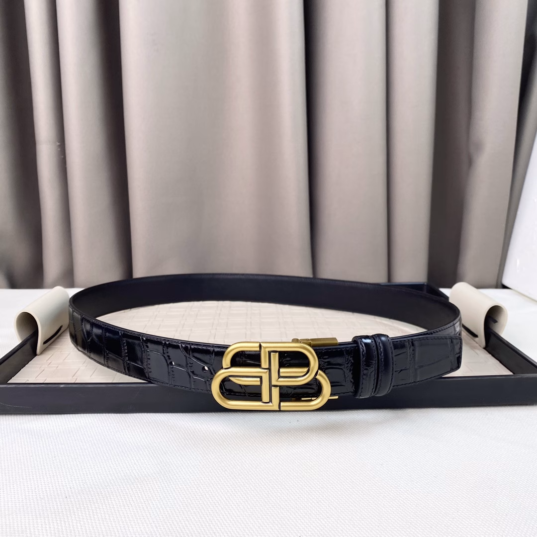 🅱️ Balenciaga BB narrow beltThis BB belt comes from Balenci design details, front buckle, double-sided wear, can be cut, punched details 3.5cm