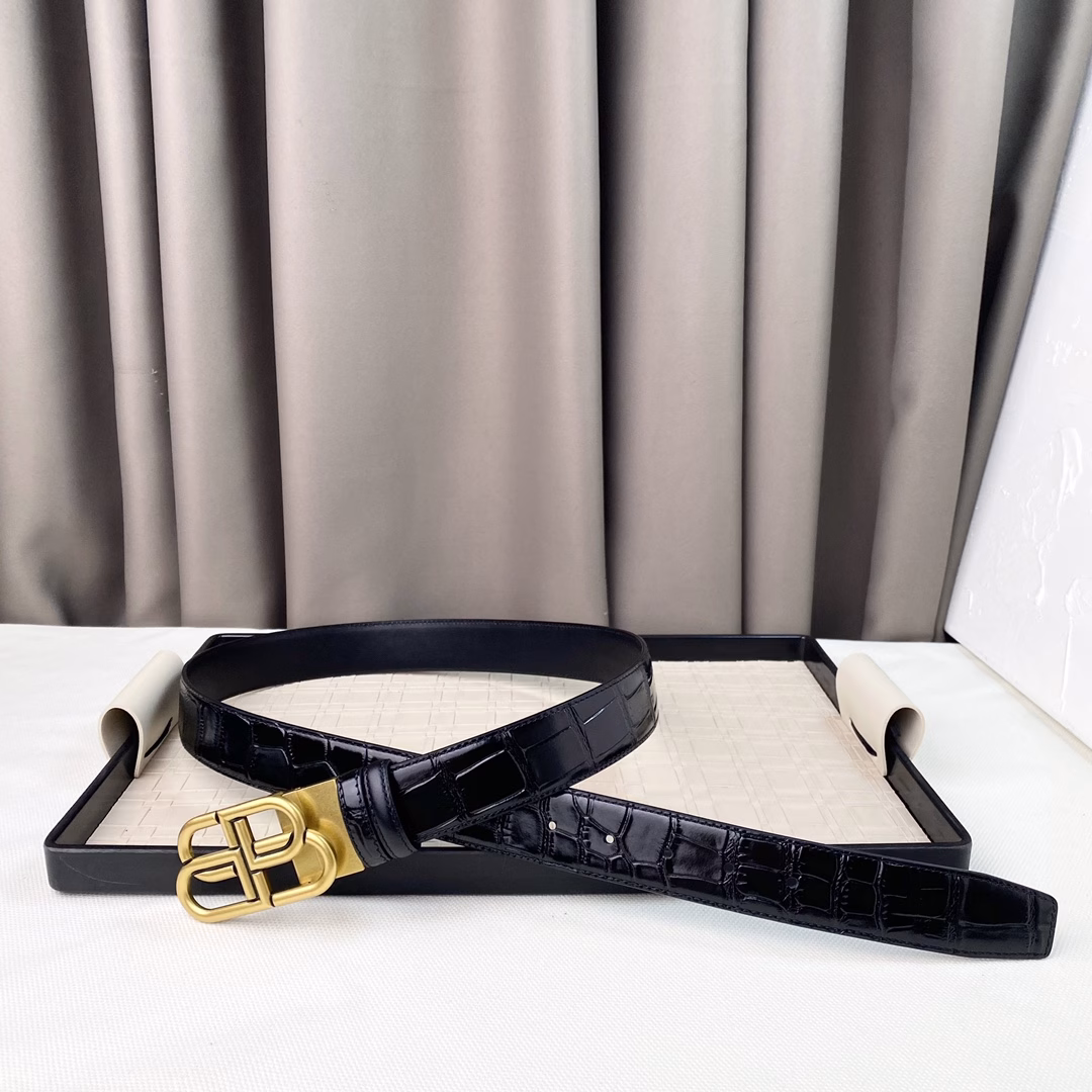 🅱️ Balenciaga BB narrow beltThis BB belt comes from Balenci design details, front buckle, double-sided wear, can be cut, punched details 3.5cm