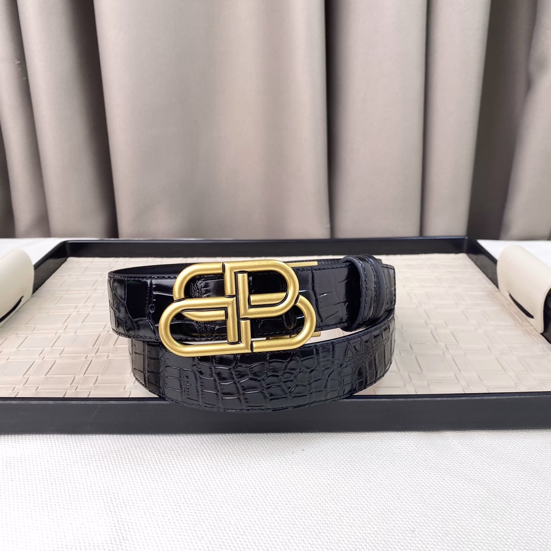 🅱️ Balenciaga BB narrow beltThis BB belt comes from Balenci design details, front buckle, double-sided wear, can be cut, punched details 3.5cm