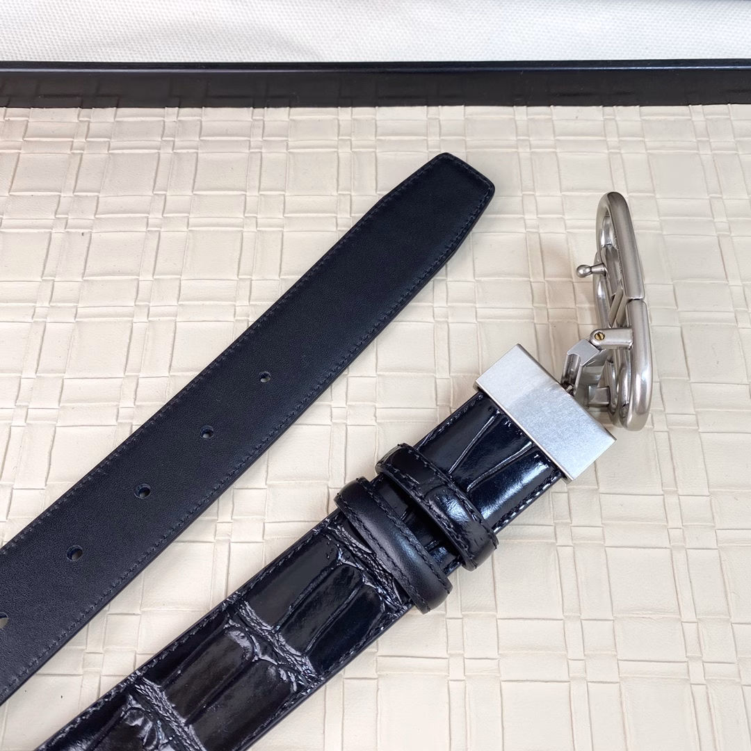 🅱️ Balenciaga BB narrow beltThis BB belt comes from Balenci design details, front buckle, double-sided wear, can be cut, punched details 3.5cm