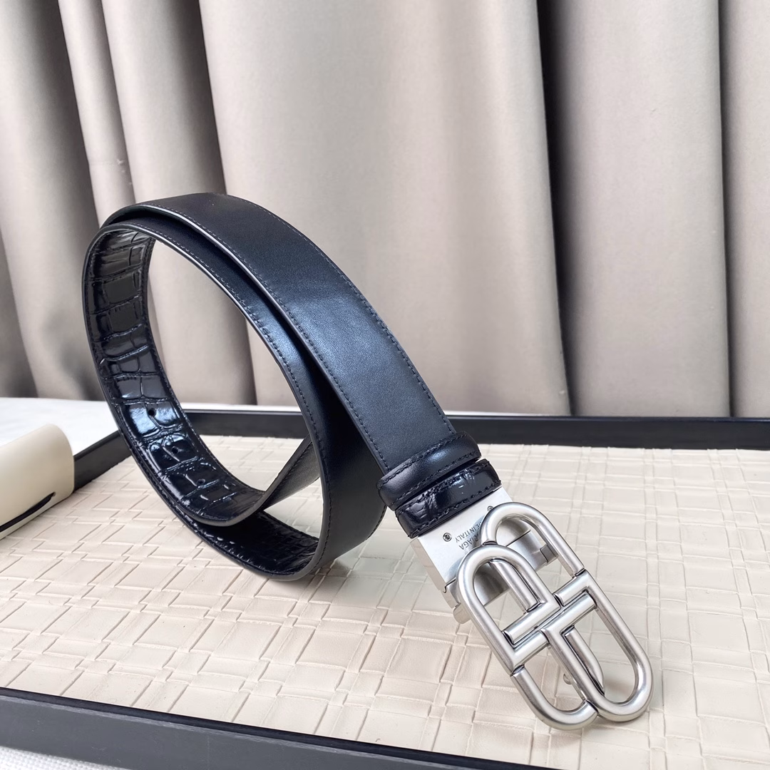 🅱️ Balenciaga BB narrow beltThis BB belt comes from Balenci design details, front buckle, double-sided wear, can be cut, punched details 3.5cm