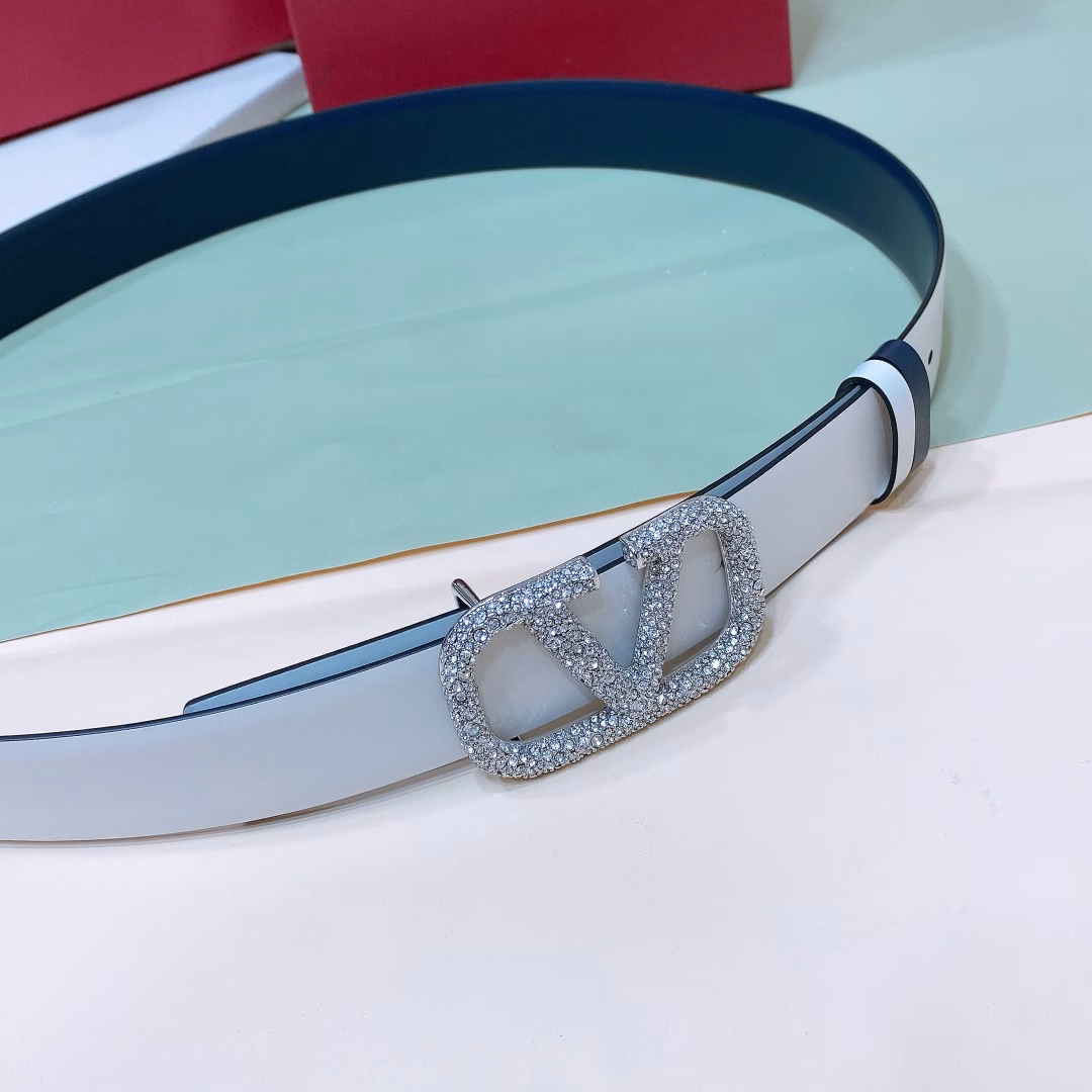 VALENTINO GARAVANI VLOGO SIGNATURE reversible rhinestone shiny calfskin beltVLOGO SIGNATURE buckle with Swarovski® imitation pearls