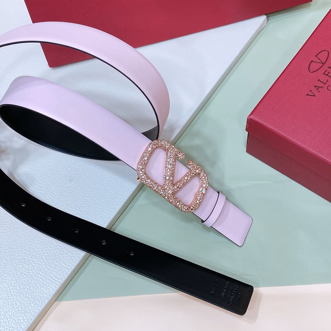 VALENTINO GARAVANI VLOGO SIGNATURE reversible rhinestone shiny calfskin beltVLOGO SIGNATURE buckle with Swarovski® imitation pearls