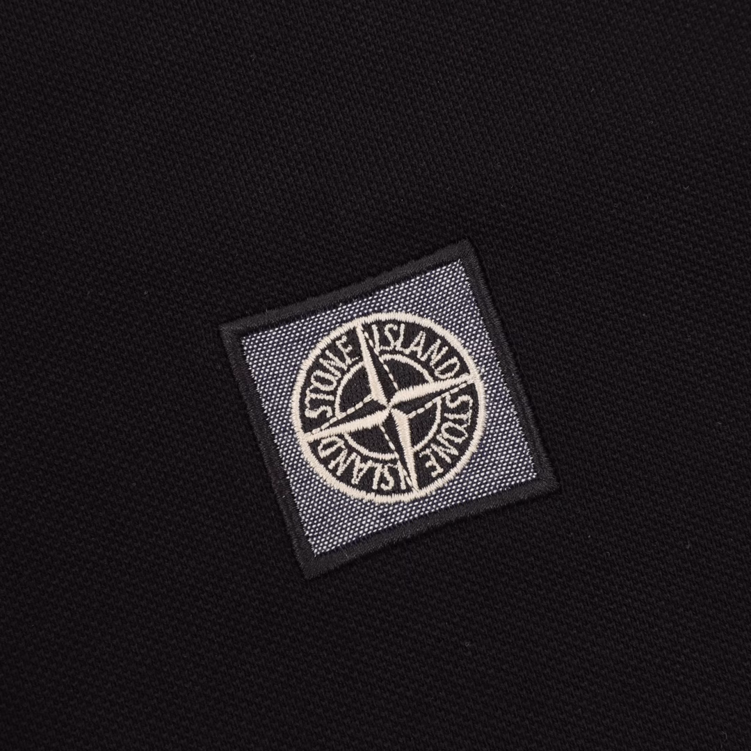 STONEISLAND Stone Island Square Badge Applique Embroidered Short Sleeve Polo ShirtCustomized pure cotton satin with pearl, using imported machine applique embroidery technology, the fabrics are all washed, the texture is better, not easy to deform, not easy to shrink, not easy to fade, customized 1:1 Stonelsland buttons, customized 1:1 Stonelsland trademark, loose version