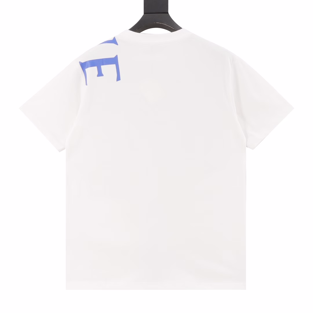 Loewe 25ss short-sleeved shirt with large logo printThe fabric is 240g combed cotton, customized 1*1 thread, washed twice, comfortable and skin-friendly, custom-dyed fabric, high textile density, good drape, not easy to deform, thick weave plus compact spinning process, will not affect the breathability of the fabric, high color saturation, imported digital direct printing process, versatile and good-looking short-sleeved shirt, loose version to cover the flesh and make you look thin, not picky