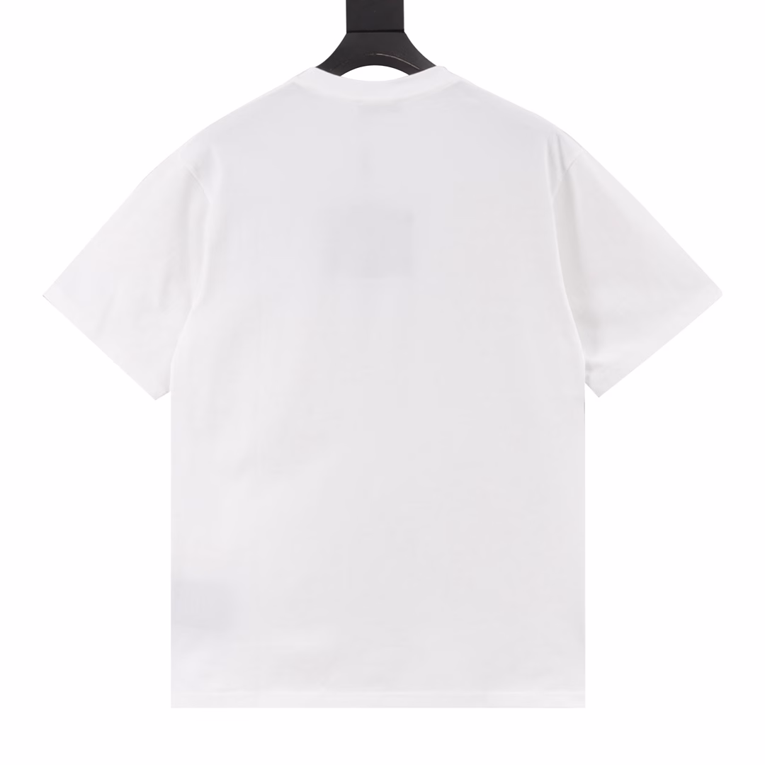 Burberry 25ss line knight warhorse print short sleevesSoft cotton fabric, color-matching fabric, high-level printing technology, fashionable and elegant, using imported water slurry material. The working principle of water slurry printing is similar to dyeing. Loose sleeves are comfortable to wear, with three complete labels. Unisex style