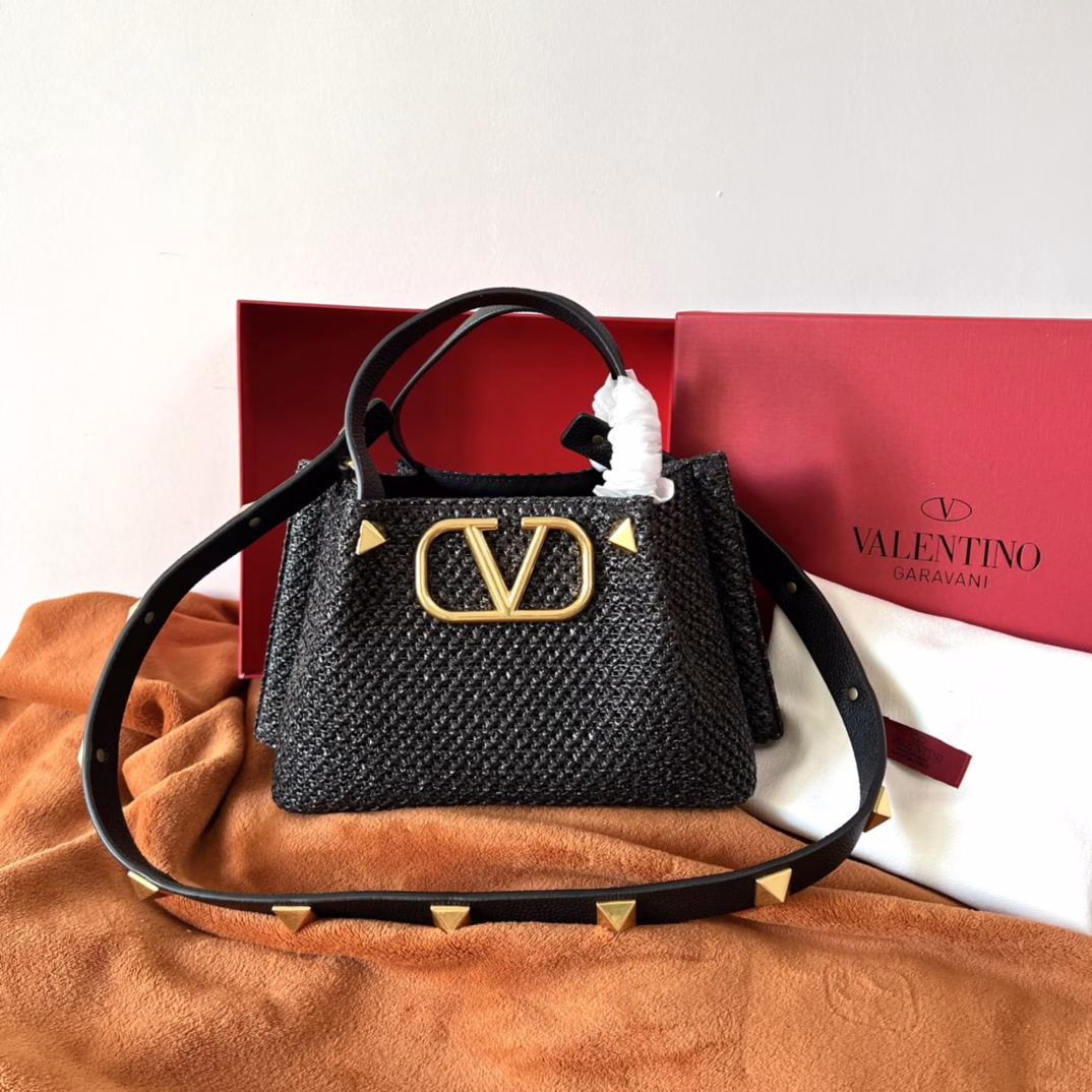 Valentino 2022 Spring/Summer Tote Bag Series ~ The tote bag is made of natural raffia woven into a clear texture with interweaving gaps, embellished with brown leather handles, shoulder straps and zippered inner pockets. It is a must-have item in the hot summer.