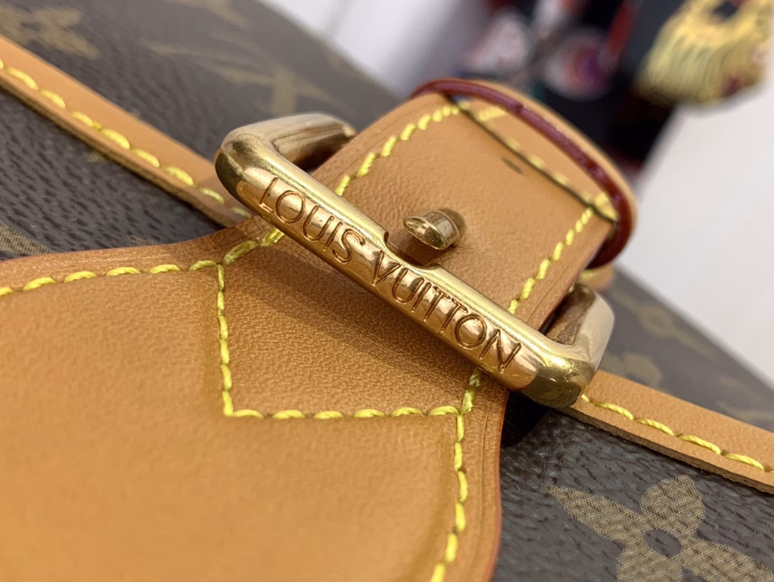 Inspired by the classic Gibecière handbag from the 1990s, the Monogram canvas is trimmed with cowhide leather. The flap closure is equipped with a delicate buckle, and the chic front pocket and padded laptop pocket highlight the functional considerations. The retro style can easily brighten up any look.
