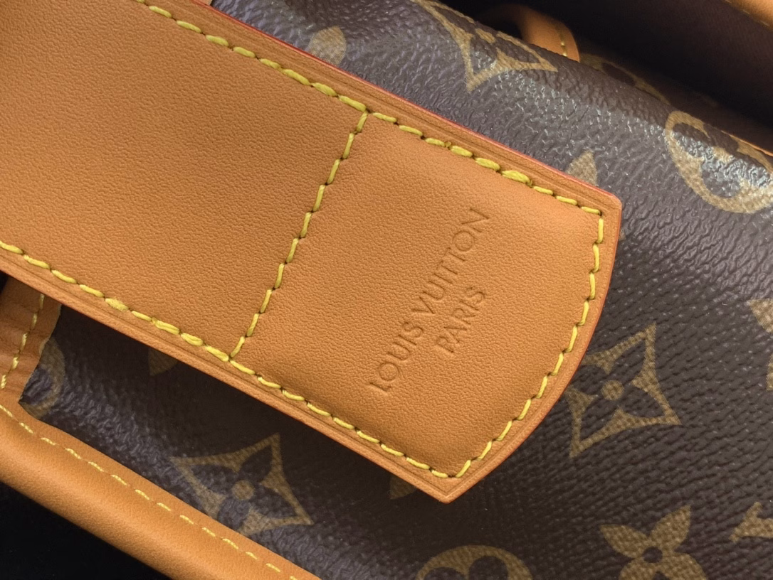 Inspired by the classic Gibecière handbag from the 1990s, the Monogram canvas is trimmed with cowhide leather. The flap closure is equipped with a delicate buckle, and the chic front pocket and padded laptop pocket highlight the functional considerations. The retro style can easily brighten up any look.