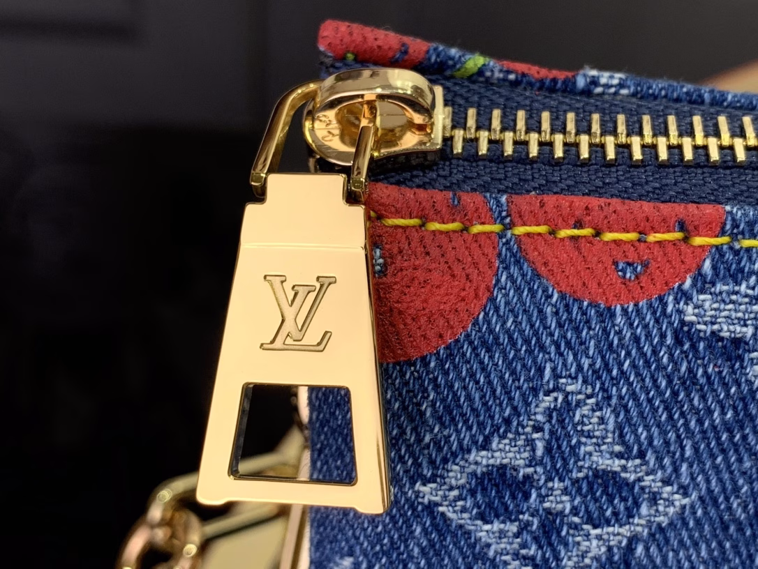 From the Louis Vuitton x Takashi Murakami re-edition, this small Coussin bag is crafted from shaggy lambskin leather and features an all-over Monogram pattern in the rainbow tones of Japanese artist Takashi Murakami's work. The chunky metal chain and removable leather shoulder strap allow for multiple carry options